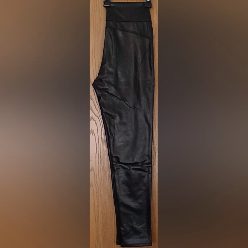 Mia Rose Faux Leather pants size M (8-10)      8-018